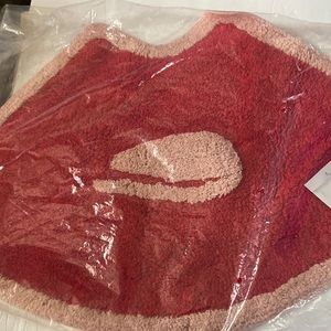 Novagratz red lips small bath rug